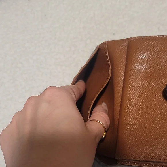 Louis Vuitton -  authentic - Brown Monogram Wallet - Picture 5 of 9